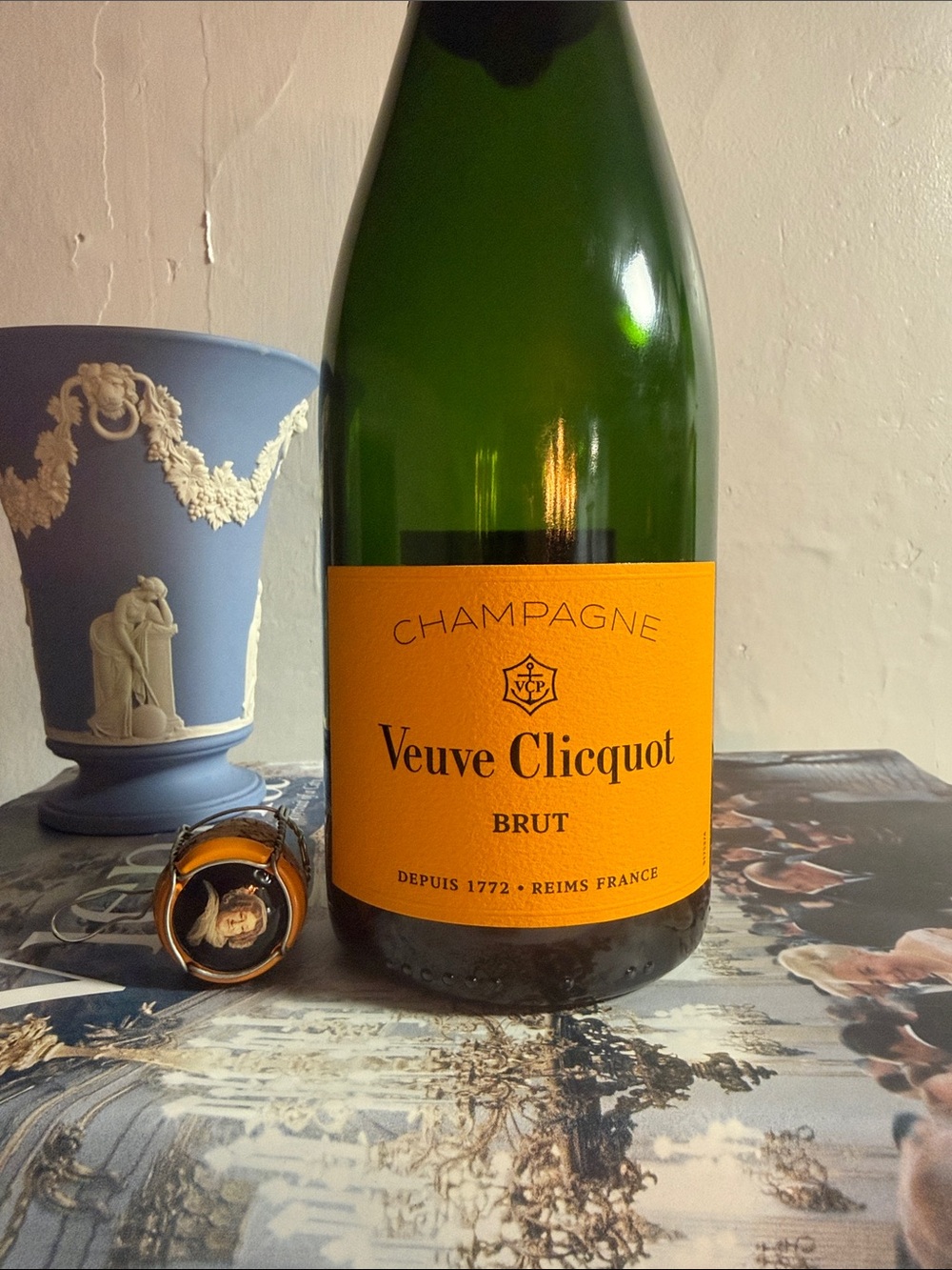 Veuve Clicquot Yellow Label Champagne EMPTY BOTTLE - shelf deco... - Picture 2 of 5
